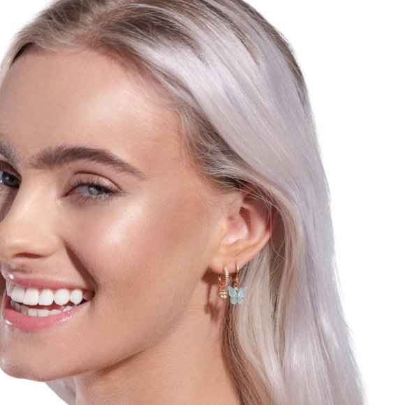 Chvker Dainty Pearl Mint Butterfly Huggie Earrings - Picture 3 of 7